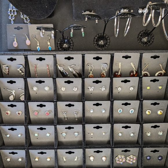 Earrings LIVE LISTING - Picture 9 of 10